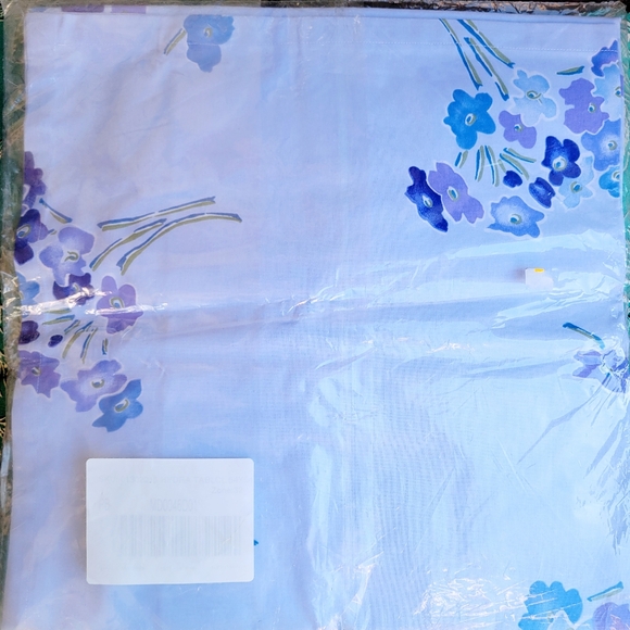 Pottery Barn Art Hydrangea Tablecloth 54" x 54" - New in Package - Picture 2 of 3